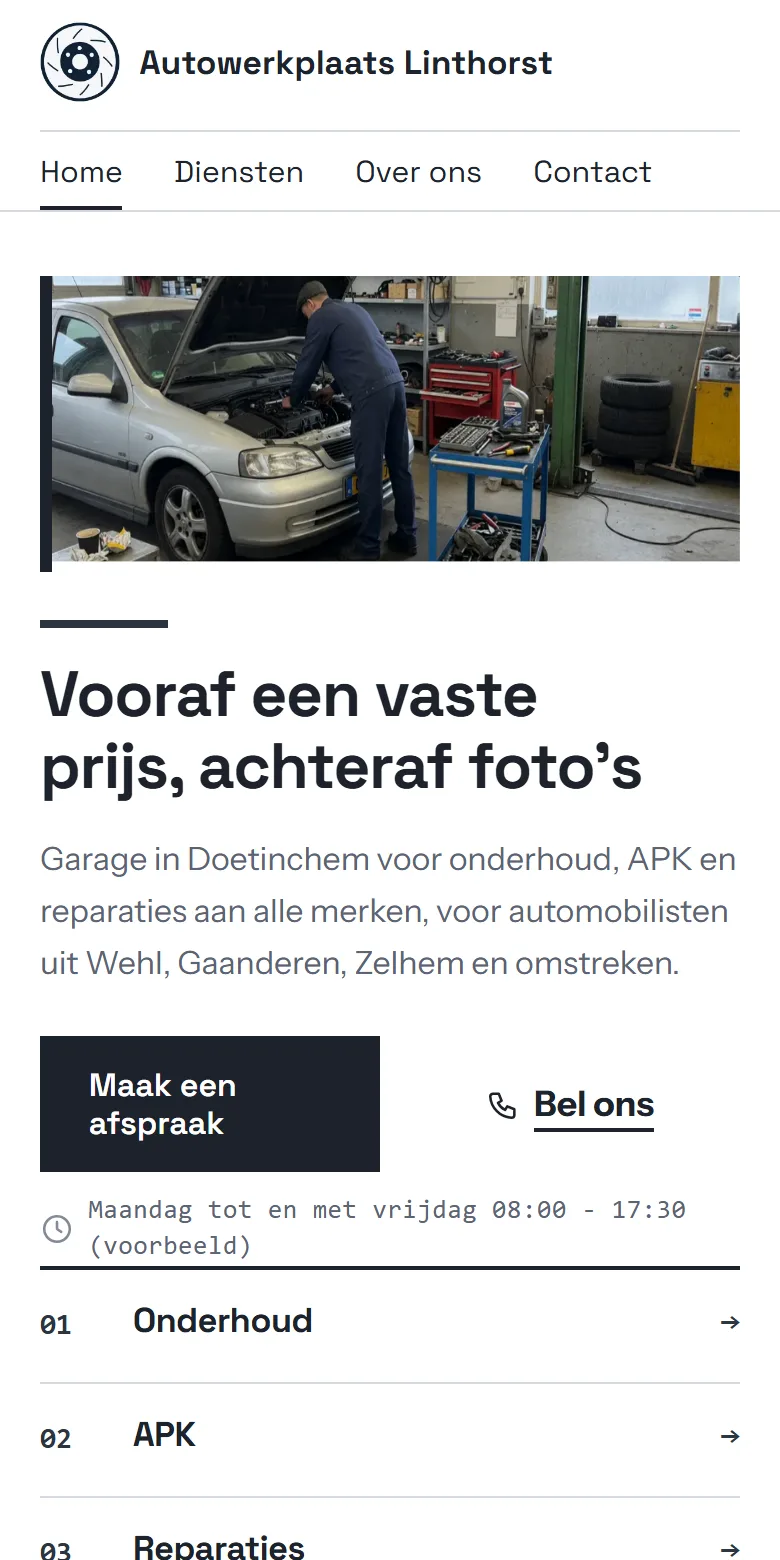 Studio Strak: een voorbeeldsite op een telefoon